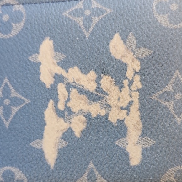 Louis Vuitton RARE Gradient Blue Monogram Wallet/Passport Holder - Picture 12 of 15